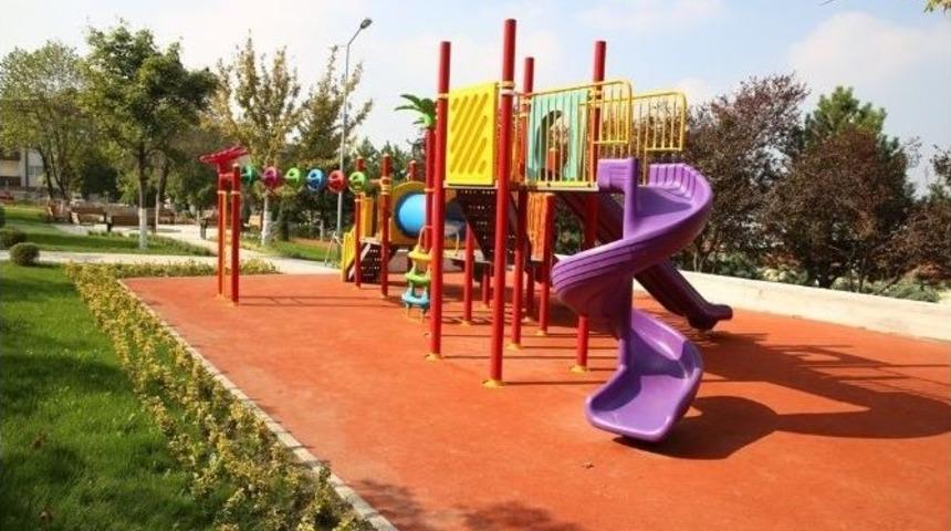 Nil&uuml;fer&rsquo;de Parklar Yenileniyor