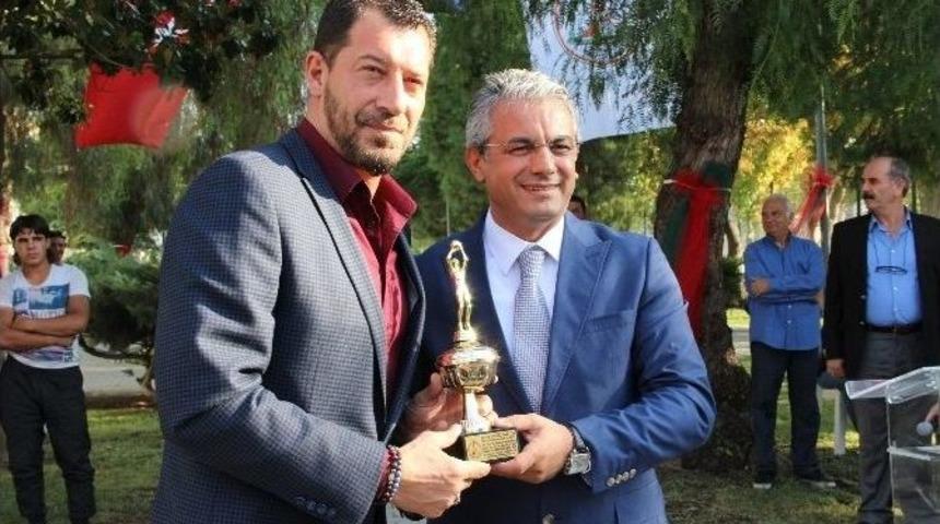 Şampiyon Hocanın İsmi Parka Verildi