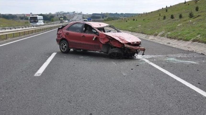 Takla Atan Otomobilin S&uuml;r&uuml;c&uuml;s&uuml; Yaralandı