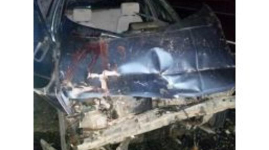 Otomobil Trakt&ouml;r R&ouml;morkuna &Ccedil;arptı: 3 Yaralı