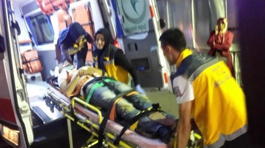 Eşme&rsquo;de Otomobil Dereye U&ccedil;tu: 4 Yaralı