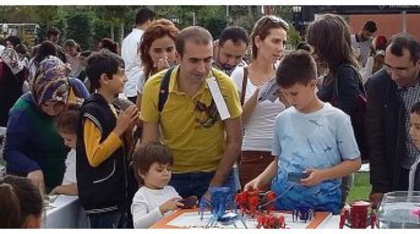 Eğlenerek Bilim: Harmoni 3d Bilim Şenliği