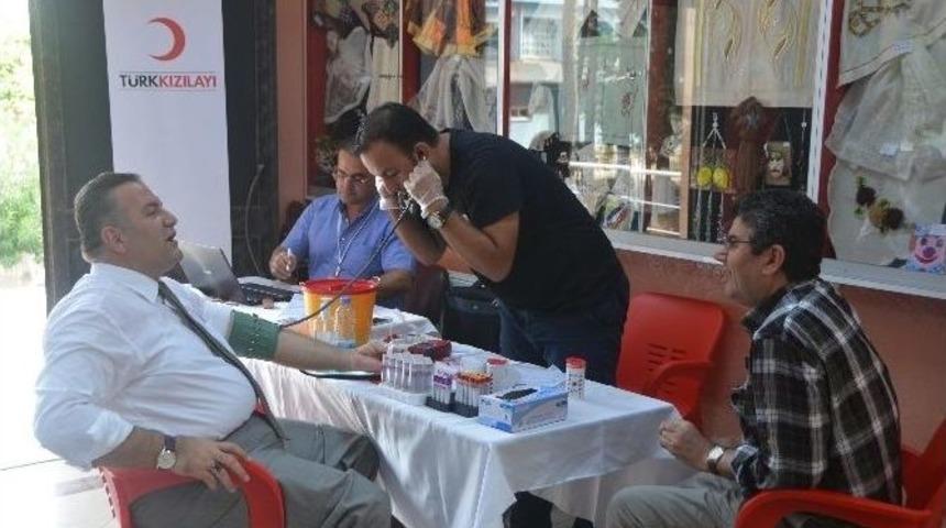 İl Milli Eğitim M&uuml;d&uuml;rl&uuml;ğ&uuml;&rsquo;nden Kızılay&rsquo;a Kan Bağışı