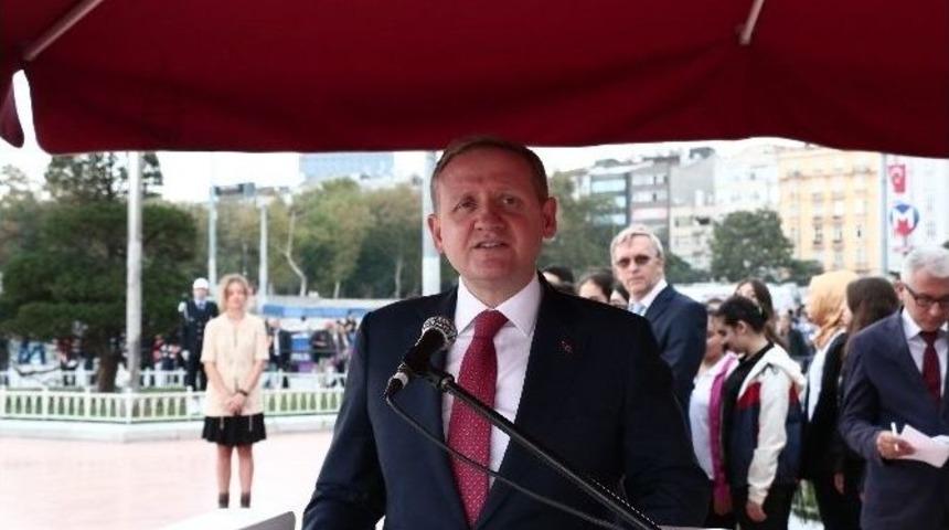 İstanbul&rsquo;un Kurtuluşunun 92&rsquo;inci Yıld&ouml;n&uuml;m&uuml; Taksim&rsquo;de Kutlandı