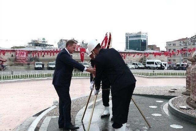 İstanbul’un Kurtuluşunun 92’inci Yıldönümü Taksim’de Kutlandı