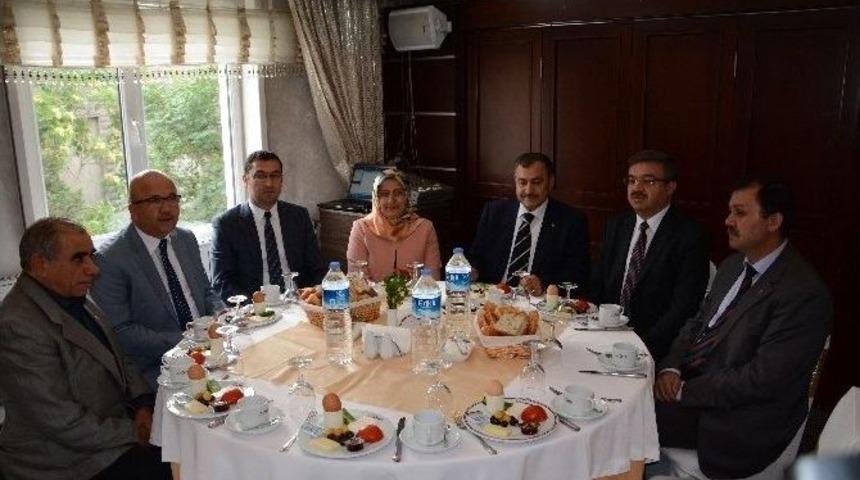 Bakan Eroğlu’ndan Kıbrıs’a Su Götürecek Asrın Projesinde ’kriz’ Olduğu Yönündeki Haberlerle İlgili Açıklama