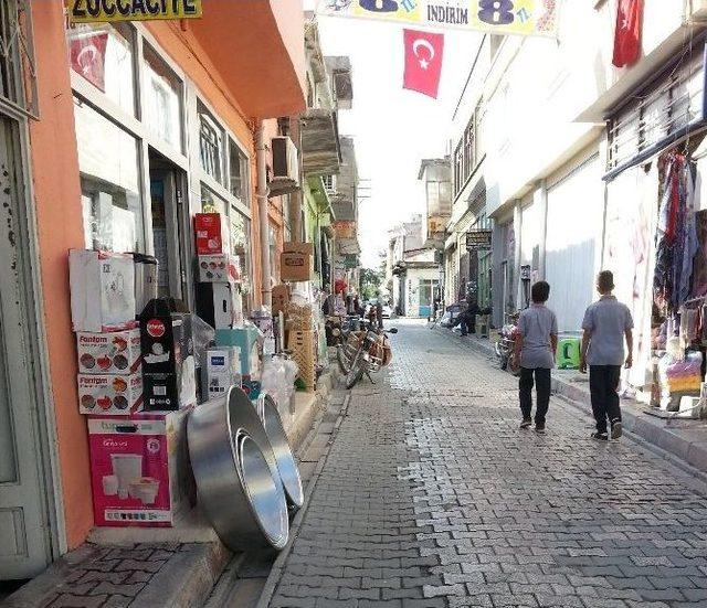 Mut’ta Cadde Ve Kaldırımlar İşgal Altında