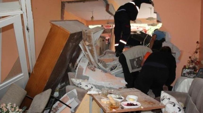 Freni Boşalan Kamyon Kahvaltı Sofrasına Daldı