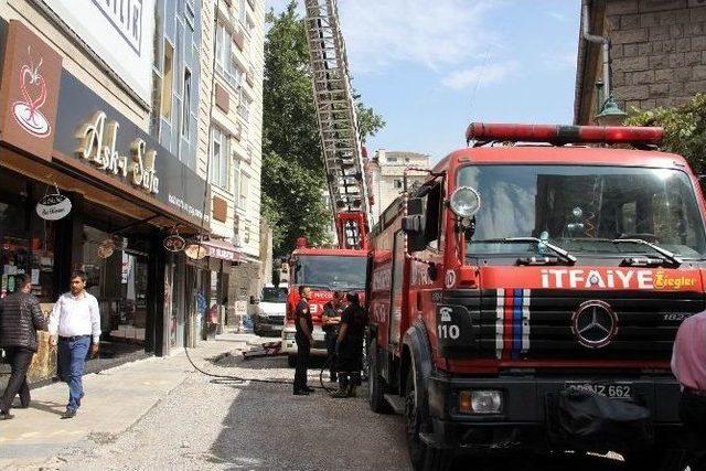 Kayseri Merkezinde Meydana Gelen Yangın Korku Dolu Anlar Yaşattı