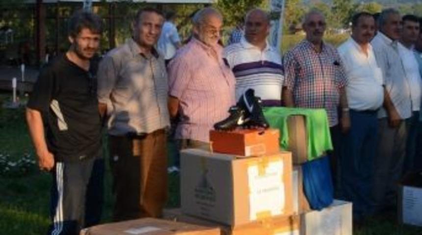 &Uuml;z&uuml;lmez, Amat&ouml;r&uuml;n Destek&ccedil;isi