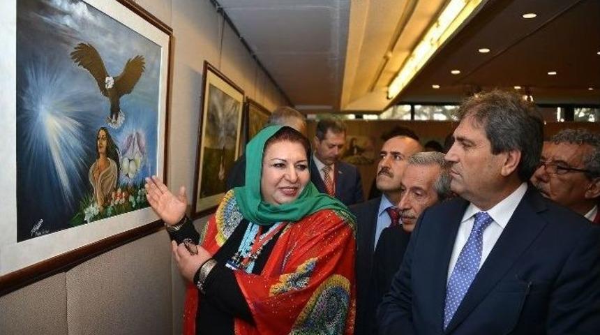 T&uuml;rkmenlerden K&uuml;lt&uuml;r Ve Turizm Bakanlığına Hizmet &Ouml;d&uuml;l&uuml;