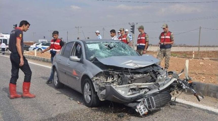 Kahta İl&ccedil;esinde Otomobil İle Motosiklet &Ccedil;arpıştı: 4 Yaralı