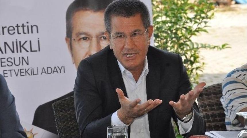 Eski G&uuml;mr&uuml;k Ve Ticaret Bakanı Ve Ak Parti Giresun Milletvekili Adayı Nurettin Canikli Basın Toplantısı D&uuml;zenledi