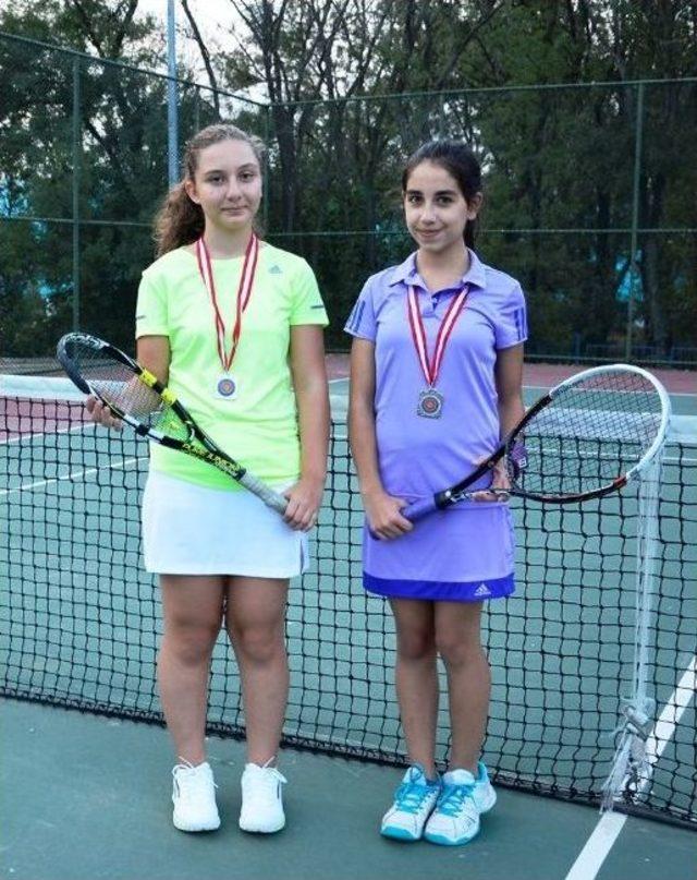 Süleymanpaşalı Tenisçiler Turnuvadan Madalya İle Döndü