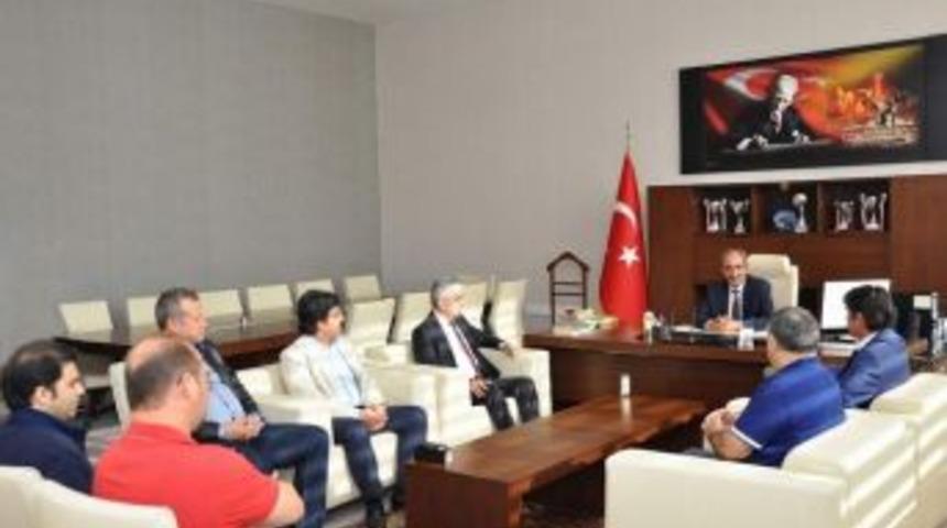 Fen-edebiyat Fak&uuml;ltesinde Dekanlık Devir Teslim T&ouml;reni Yapıldı