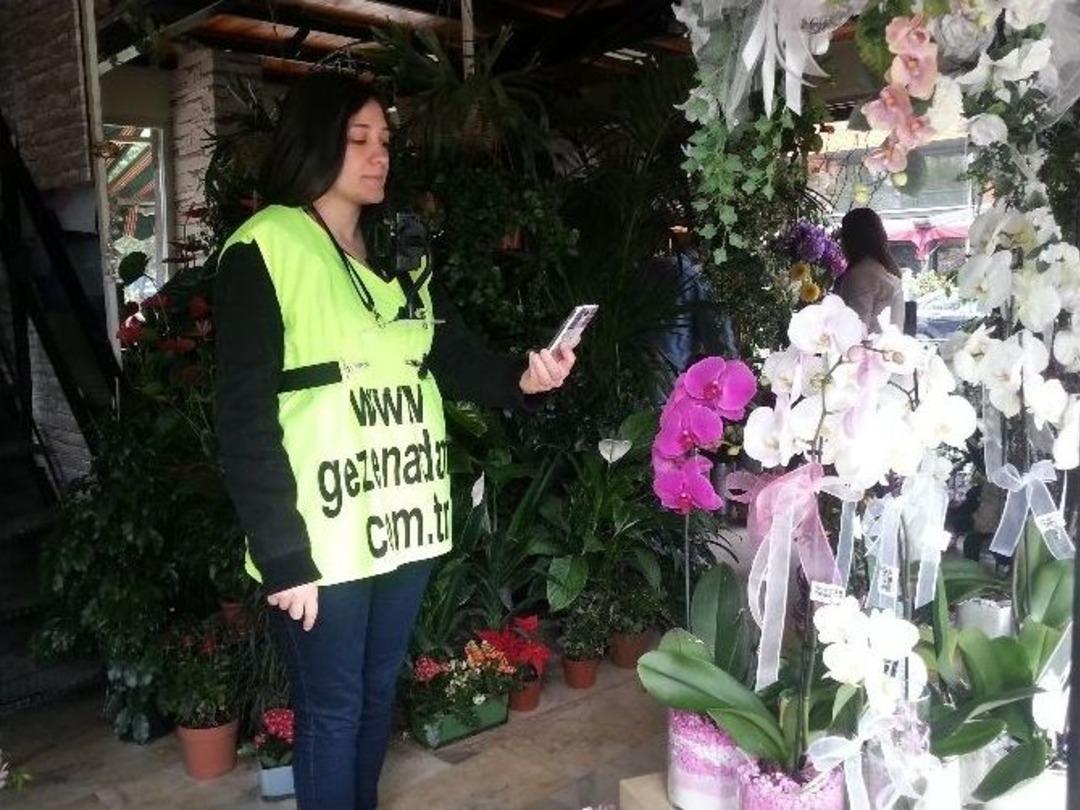 (&ouml;zel Haber) Başkasının Yerine D&uuml;ğ&uuml;nde Takı Takıyor, Cenazede Dua Ediyor