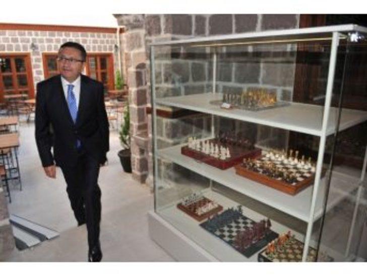 Başkan Tiryaki Satranç Müzesi’ni Gezdi