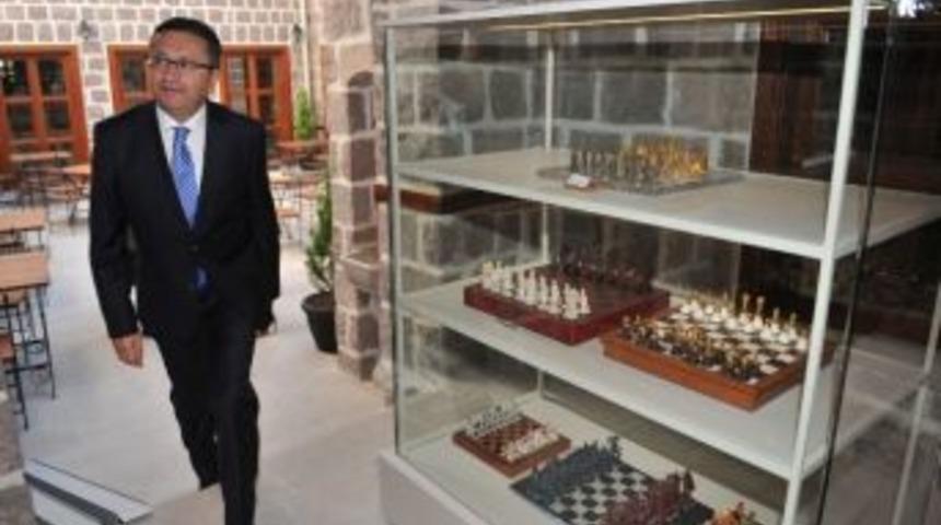 Başkan Tiryaki Satran&ccedil; M&uuml;zesi&rsquo;ni Gezdi