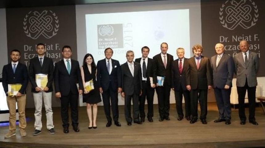 Ag&uuml; &Ouml;ğretim &Uuml;yesine 2015 Bilimsel Araştırma Destek &Ouml;d&uuml;l&uuml;