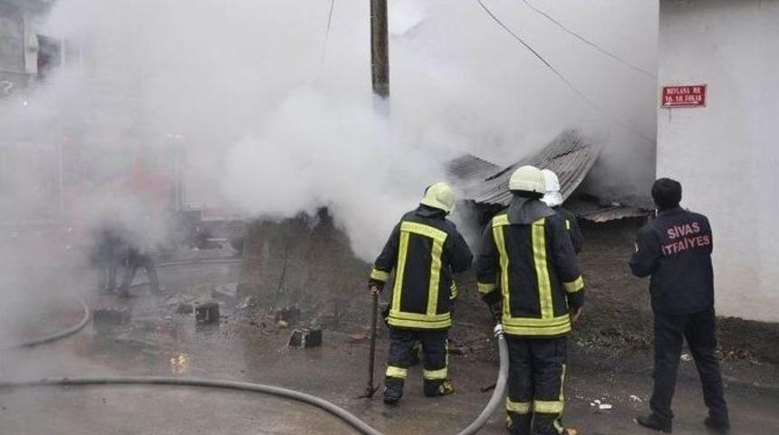 Sivas’ta Kömürlükte Çıkan Yangın Korkuttu