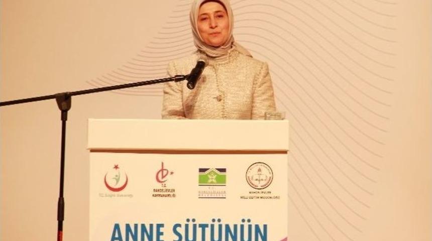 Sare Davutoğlu Anne S&uuml;t&uuml;n&uuml;n &Ouml;nemini Anlattı