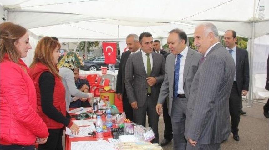 Vali Altıparmak, Kızılay &Ccedil;adırını Ziyaret Etti