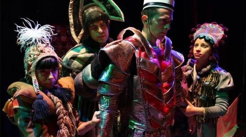 &ldquo;sır&rdquo; Kimsesiz &Ccedil;ocuklar İ&ccedil;in Sahnelendi