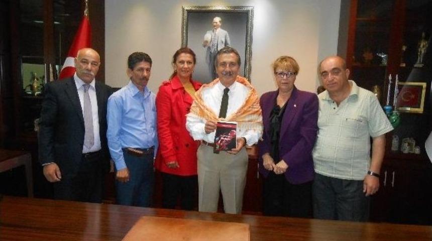 Eskişehir Malhatun Y&ouml;r&uuml;k T&uuml;rkmen K&uuml;lt&uuml;r&uuml;n&uuml; Yaşatma Derneği&rsquo;nden Başkan Ata&ccedil;&rsquo;a Ziyaret
