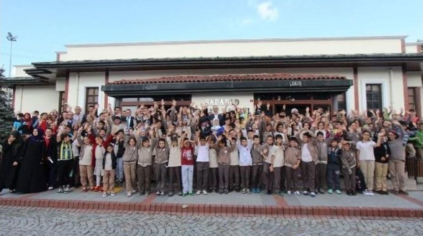 Kağıthane Belediyesi&rsquo;nden &Ouml;ğrencilere &Ccedil;anta Ve Eğitim Seti