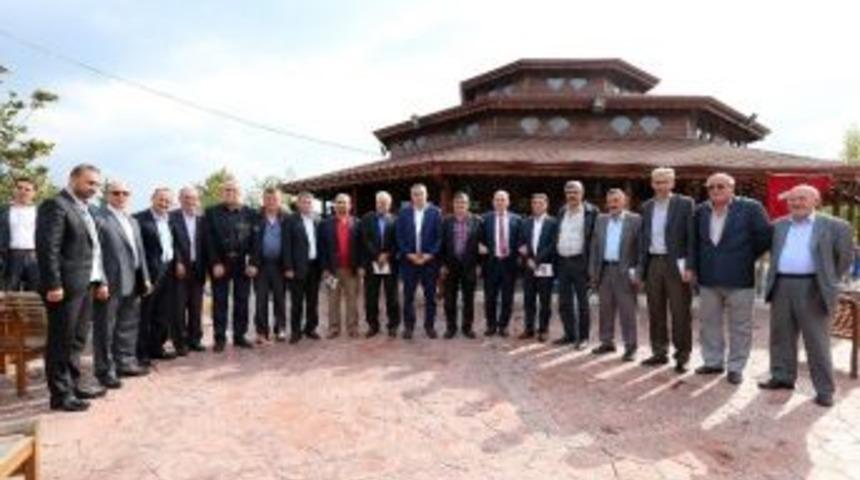 Başkan Zeki To&ccedil;oğlu Karap&uuml;r&ccedil;ek&rsquo;te Bulunan Muhtarlarla Bir Araya Geldi