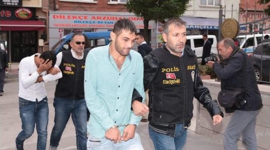 Telefon Dolandırıcısı 3 Ş&uuml;pheli Su&ccedil;&uuml;st&uuml; Yakalandı