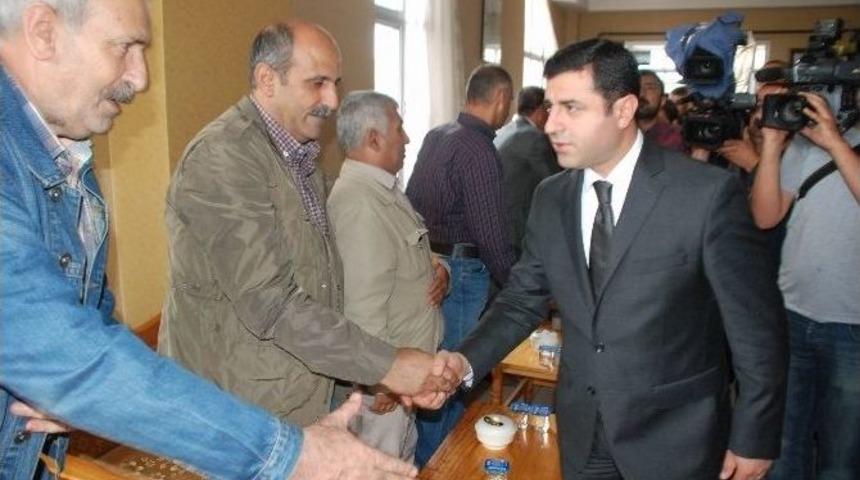 Demirtaş, Diyarbakır&rsquo;da Taziye Ziyaretlerine Katıldı