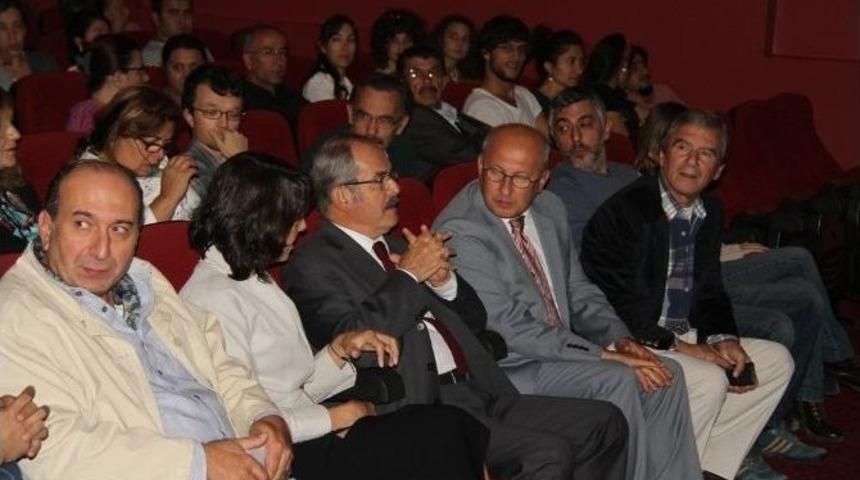 B&uuml;y&uuml;kerşen Ve &Ccedil;akır&ouml;er "halktan Biri" Oyununu İzledi