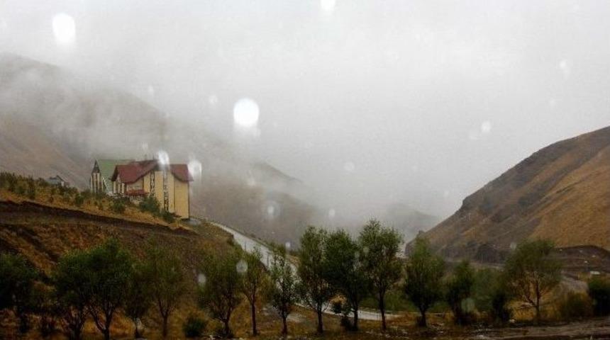 Erzurum Paland&ouml;ken&rsquo;e Mevsimin İlk Karı Yağdı