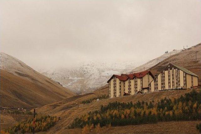 Erzurum Palandöken’e Mevsimin İlk Karı Yağdı