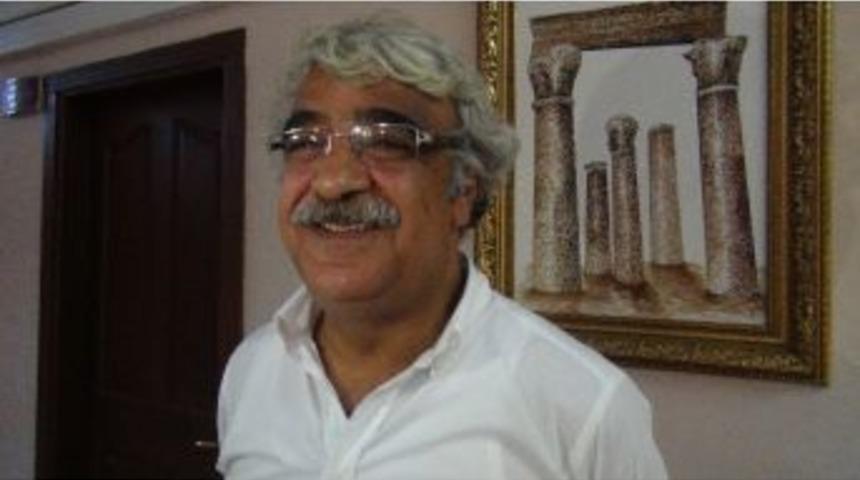 Hdp’li Mithat Sancar, Nobel Ödülü Alan Akrabası İçin Konuştu