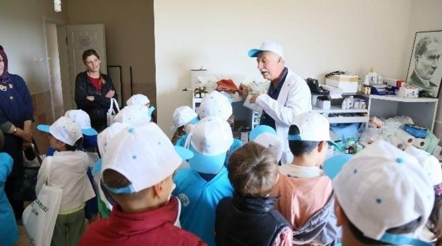 Öğrencilerden Kırklareli Hayvan Bakım Evine Ziyaret