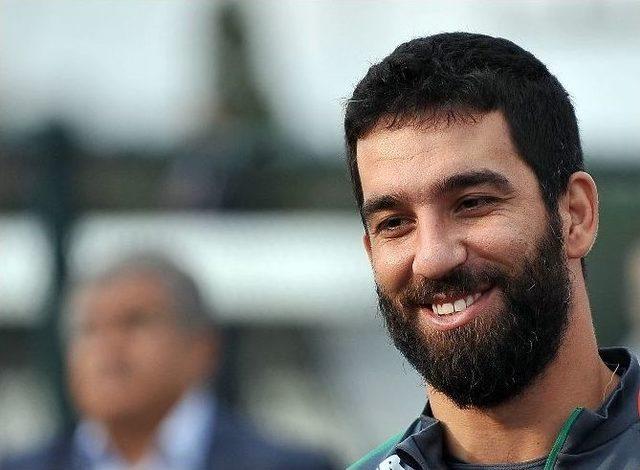 Arda Turan’dan Van Persıe’ye Gönderme