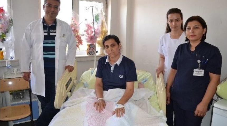 Kalın Bağırsak Kanseri Hasta, Kesiksiz Ameliyatla Sağlığına Kavuştu