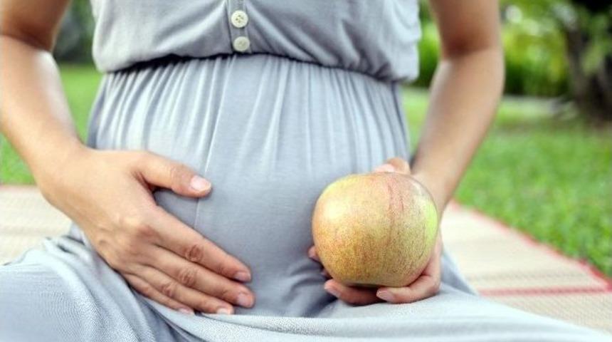 Sigara İ&ccedil;iyorsan Bebeğin De İ&ccedil;iyor