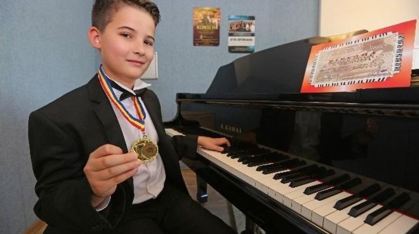 (&ouml;zel Haber) K&uuml;&ccedil;&uuml;k Fazıl Say&rsquo;a B&uuml;y&uuml;k &Ouml;d&uuml;l