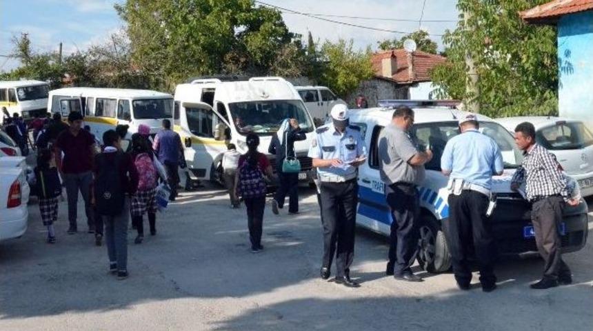 Servis Şof&ouml;r&uuml;n&uuml;n Sorumsuzluğu &Ouml;ğrencileri Mağdur Etti