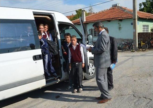 Servis Şoförünün Sorumsuzluğu Öğrencileri Mağdur Etti