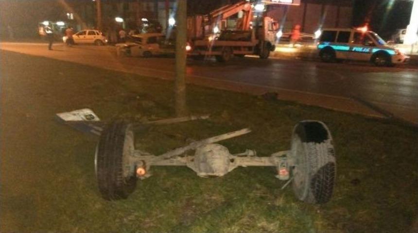 3 Aracın Karıştığı Kazada 3 Kişi Yaralandı