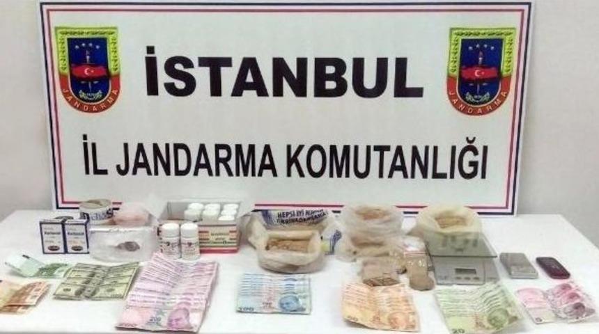 Sprey Sıkarak Narkotik K&ouml;peğinin Koku Almasını Engellemeye &Ccedil;alıştılar