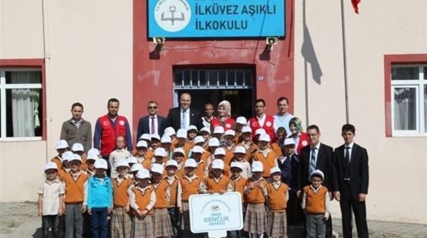 &Uuml;nye Gen&ccedil;lik Merkezi, Minik Hayallere El Veriyor