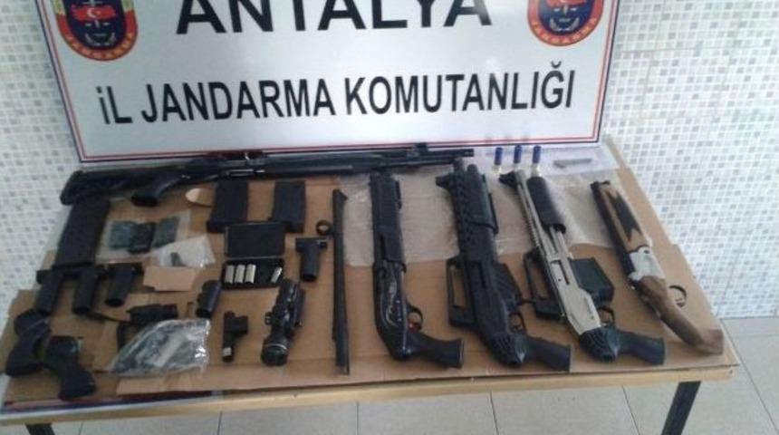 Otomobilden Cephanelik &Ccedil;ıktı