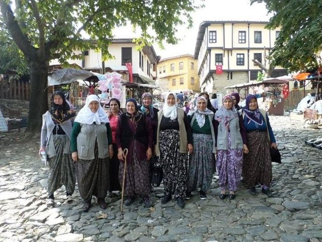 K&uuml;lt&uuml;r Gezilerinde &Ouml;ncelik Bayanlara