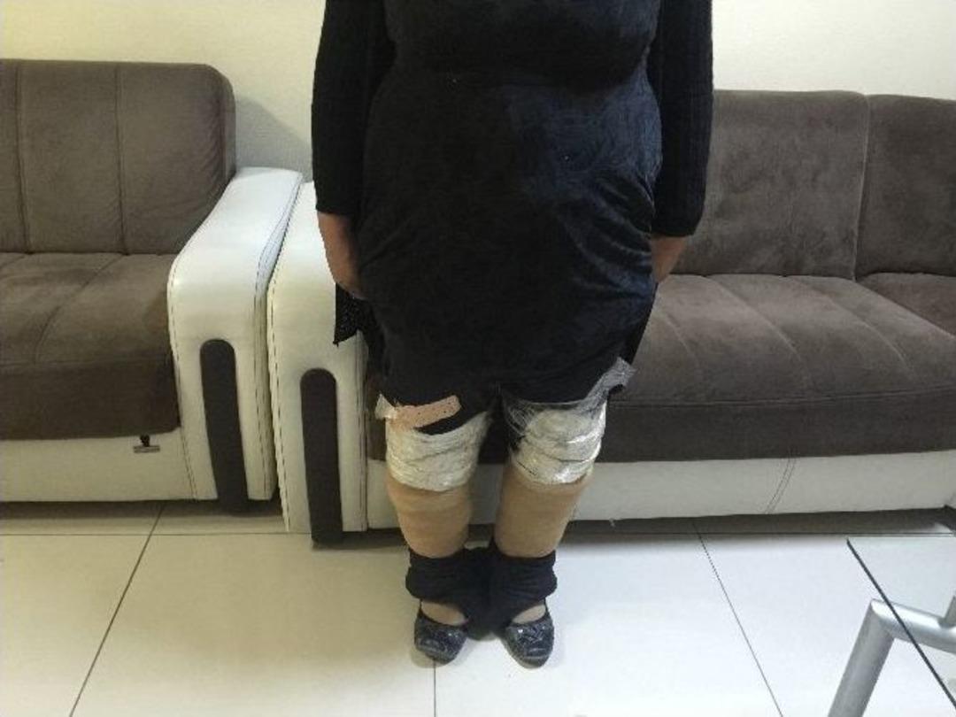 Kadının Ayaklarına Sarılı 2 Kilo Eroin Ele Ge&ccedil;irildi