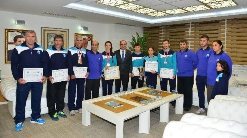 77 Yaşında Şampiyon Dede